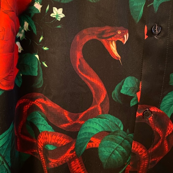 COPY - Men’s satin button down shirt in snake and… - Picture 2 of 5